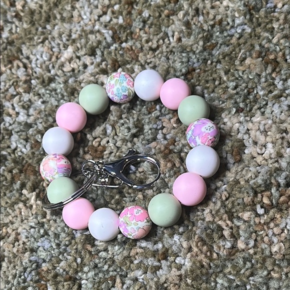 Wild Flowers Soft Pink Pistachio Green White Keychain Bracelet Wristlet Silicone - Picture 5 of 5